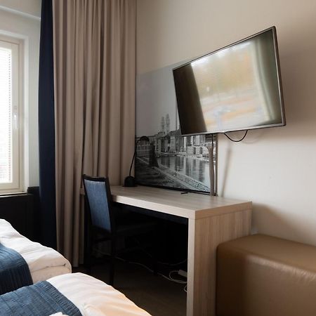 Hotel Oscar فاركاوس المظهر الخارجي الصورة