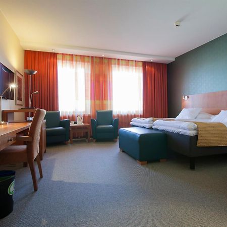 Hotel Oscar فاركاوس المظهر الخارجي الصورة