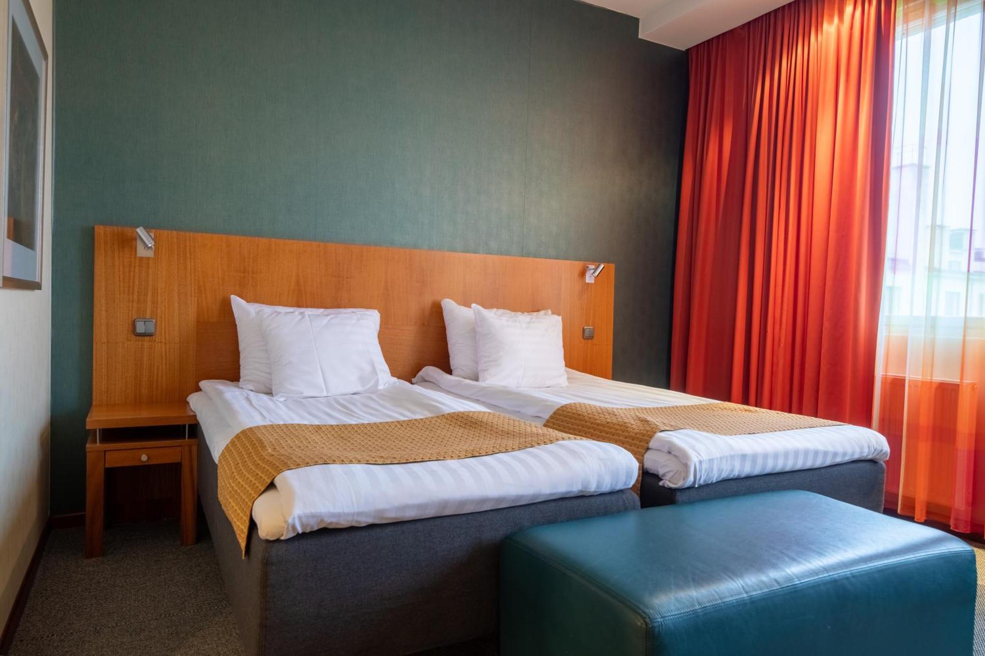 Hotel Oscar فاركاوس المظهر الخارجي الصورة