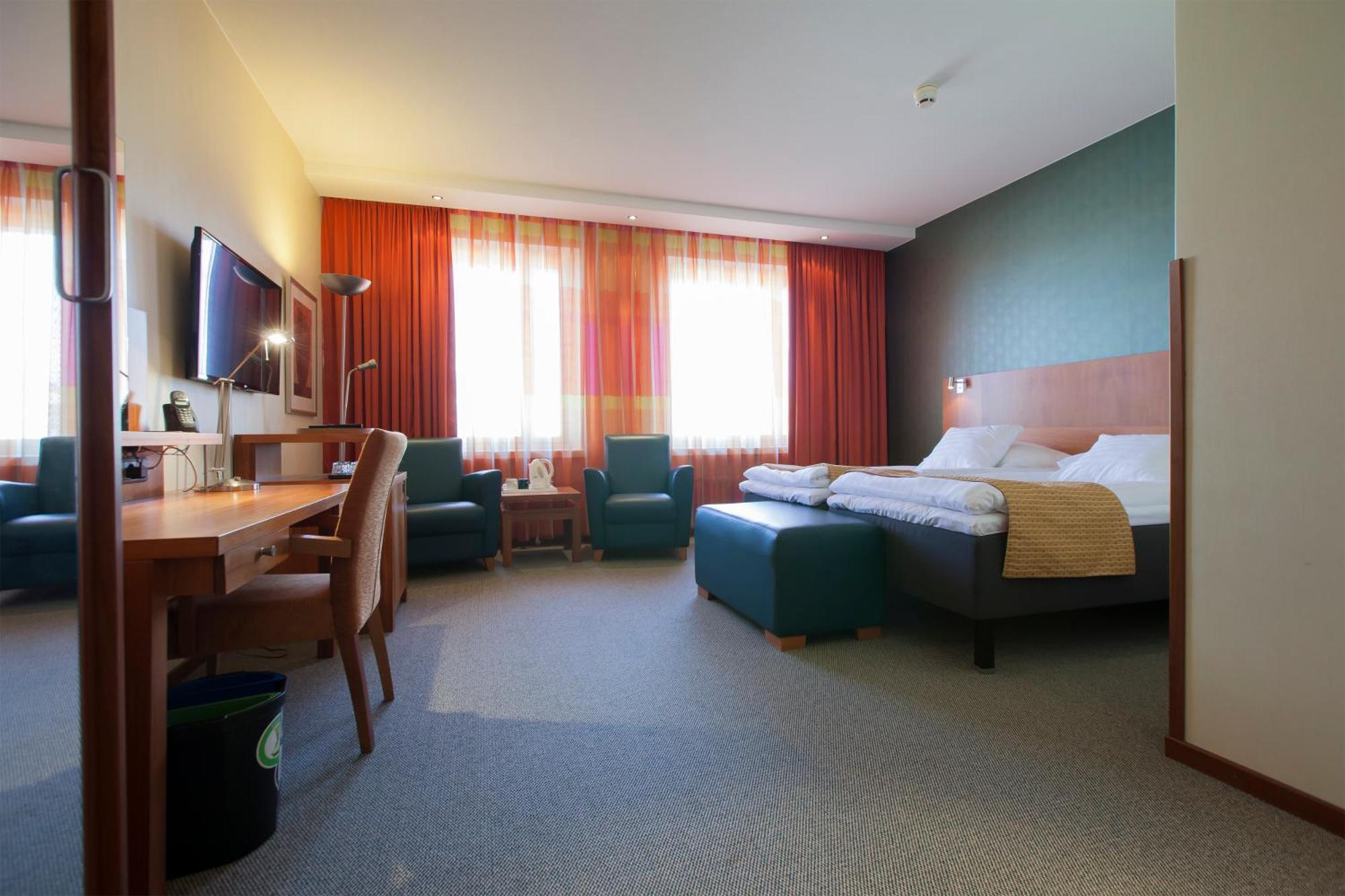 Hotel Oscar فاركاوس المظهر الخارجي الصورة