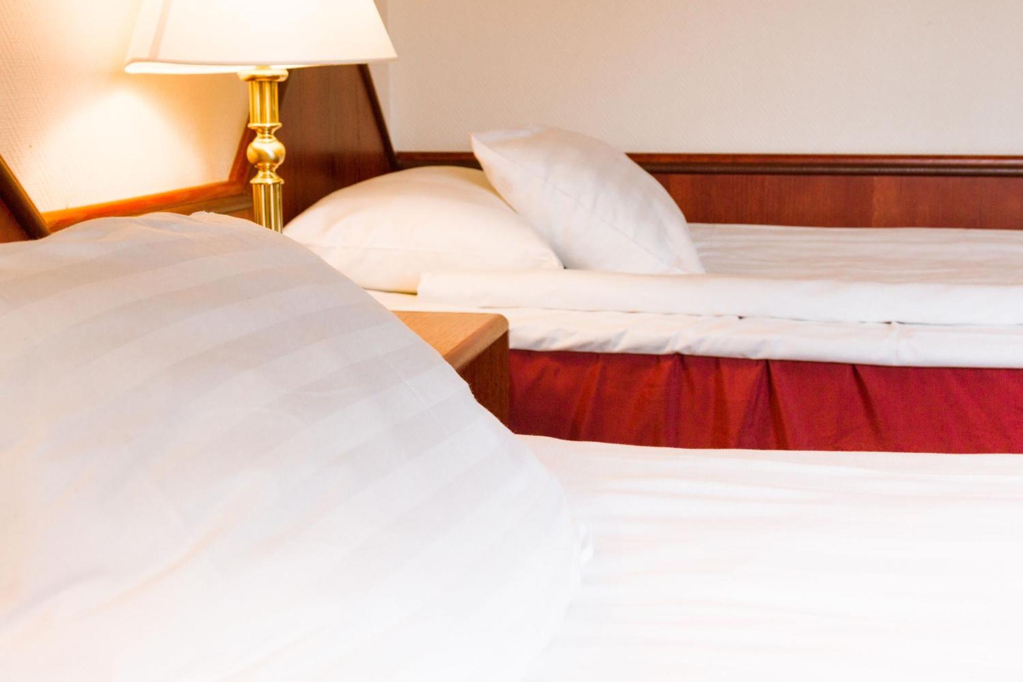 Hotel Oscar فاركاوس المظهر الخارجي الصورة